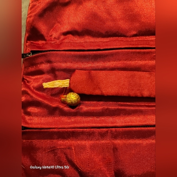 0477. Red Satin Embroidered ♥️ 😍 Jewelry Roll ~ - Picture 7 of 8